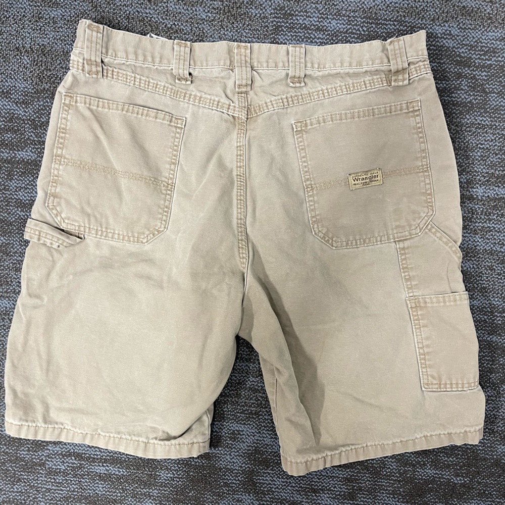 Excellent used condition men’s 36 regular carpenter khaki wrangler shorts - Picture 4 of 5